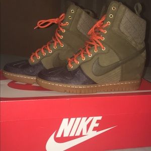 Women’s Dunks Sky Hi SNKRVT